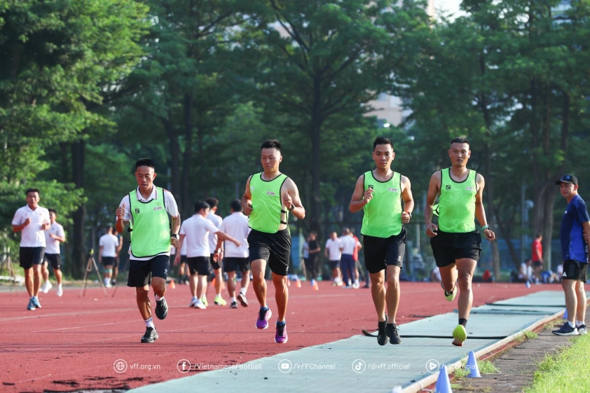 1 trọng tài V-League phải đi cấp cứu khi kiểm tra thể lực 677403