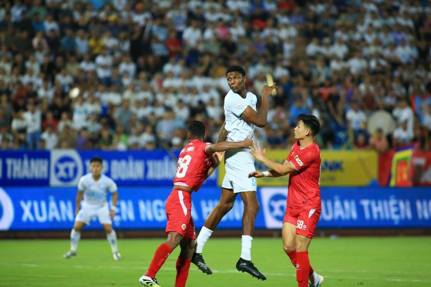 Tiền đạo cao 2m06 Kyle Hudlin có cơ hội đối đầu ĐT Việt Nam