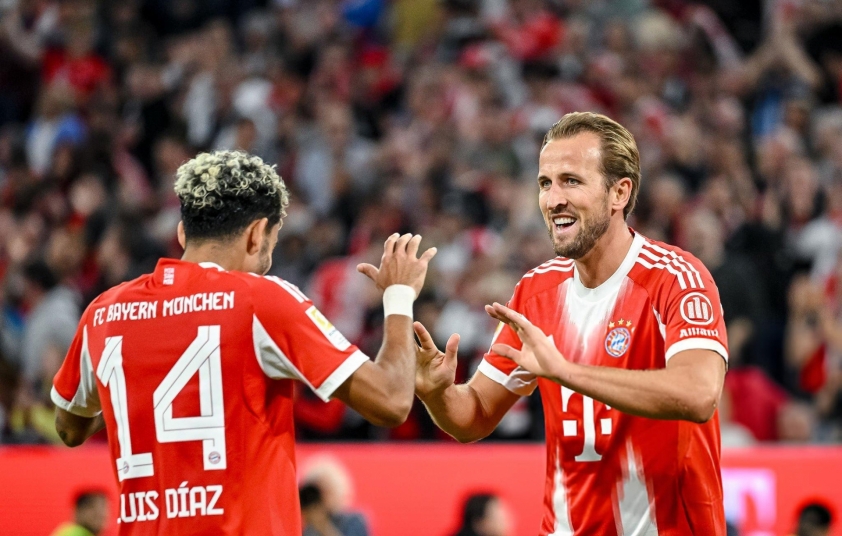 Harry Kane lập hattrick, Bayern Munich đại thắng Leipzig