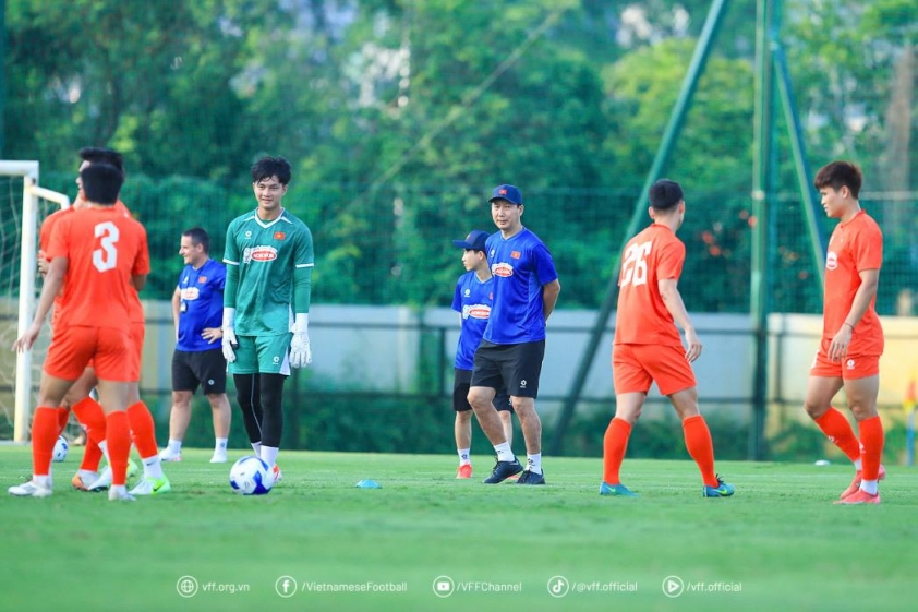 HLV Kim Sang Sik không thể đồng hành cùng ĐT Việt Nam 692136