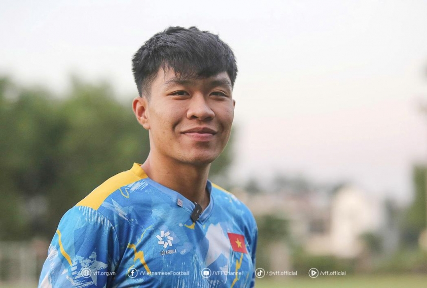 Trung vệ số 1 U23 Việt Nam nhận xét thật lòng về Singapore 698815
