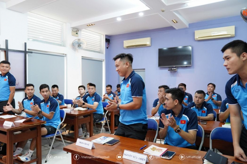 'Neymar' của Futsal Việt Nam tiếp tục học bằng HLV của AFC 707532