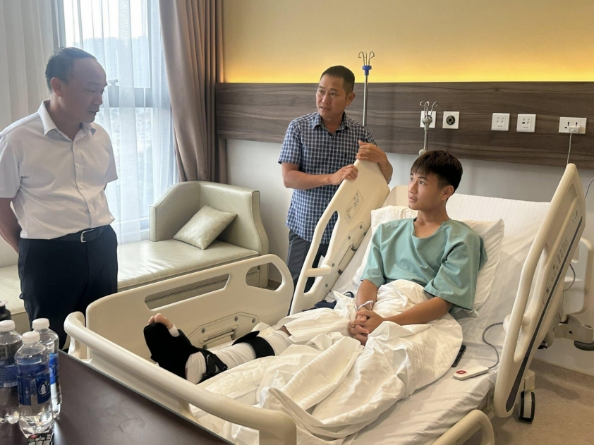 VFF thăm tuyển thủ U18 Việt Nam dính chấn thương 709867
