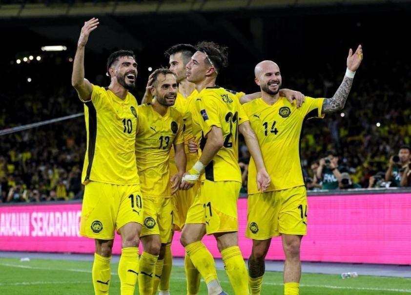 FIFA phạt nặng Malaysia vì nhập tịch trái phép trong trận thắng ĐT Việt Nam 4 CHÍNH THỨC: FIFA phạt nặng Malaysia vì nhập tịch trái phép ở trận thắng ĐT Việt Nam 711767