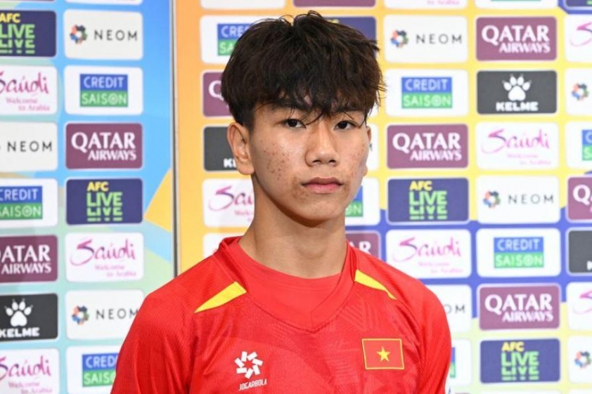 "Thần đồng Việt Nam lập cú đúp vào lưới Dortmund và nhận thưởng" 5 Thần đồng Việt Nam ghi 2 bàn vào lưới Dortmund được vinh danh 711757