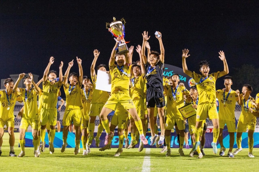 "HLV Brazil: Liên tiếp đăng quang tại Giải đấu Việt Nam" 4 U17 Hà Nội vô địch U17 Quốc gia