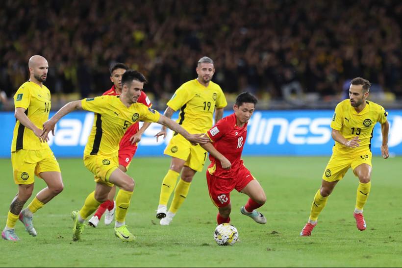 Sếp lớn Malaysia lặn lội sang tận trụ sở FIFA để kháng cáo 712958