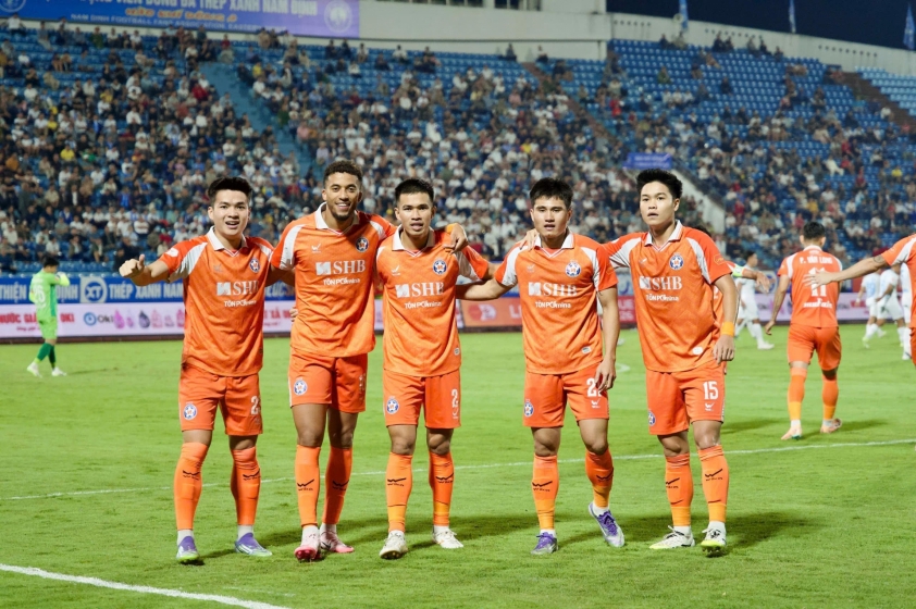 "Tân binh ĐT Việt Nam khiến HLV Kim Sang Sik phấn khởi với tin vui" 4 Tân binh ĐT Việt Nam báo tin cực vui đến HLV Kim Sang Sik 730133