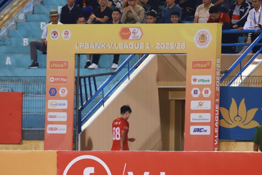 "Cựu sao U23 Việt Nam vắng mặt 2 tháng ở V-League vì thẻ đỏ" 4 Cựu sao U23 Việt Nam nghỉ gần 2 tháng ở V-League vì thẻ đỏ 730669