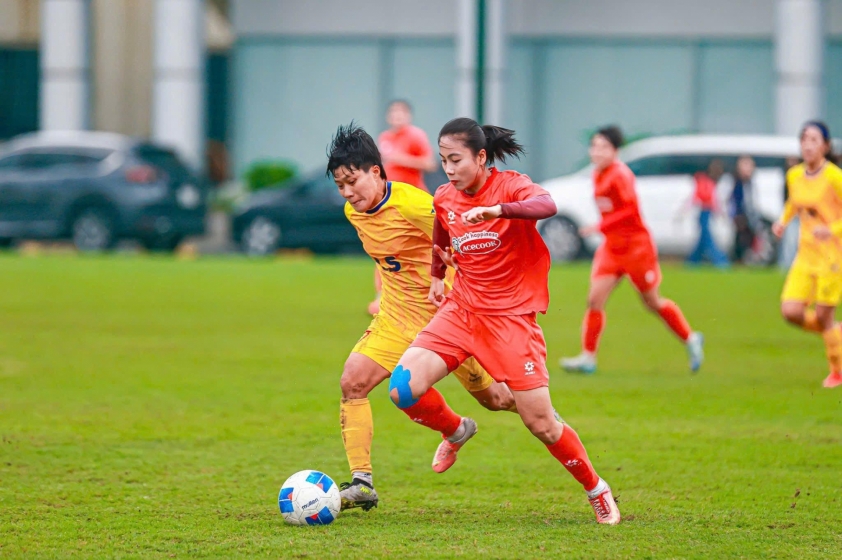 ĐT nữ Việt Nam thắng đội Huỳnh Như trong trận cầu có 5 bàn-732935