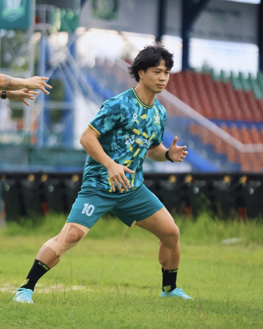 HLV đội hạng Nhất phủ nhận tin đồn rạn nứt với Công Phượng 734506