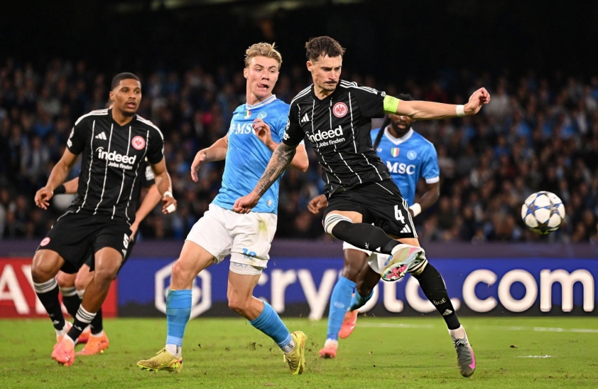 Napoli thất bại trước Frankfurt, hòa nhạt nhòa ở cúp C1 25 Hòa nhạt nhòa Frankfurt, Napoli gây thất vọng ở C1 734814