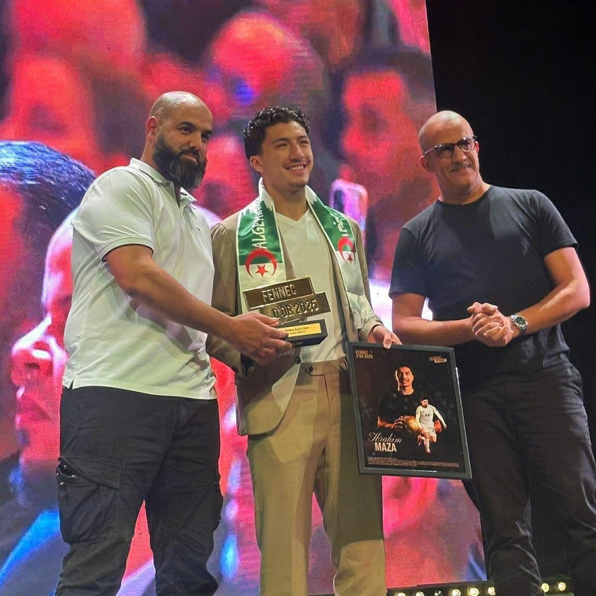 Ibrahim Maza nhận giải 