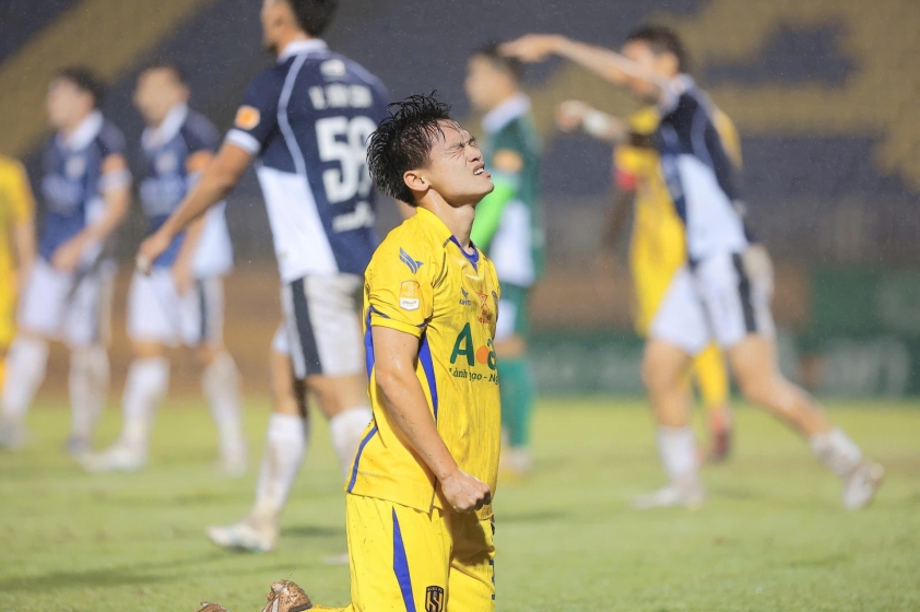 Vòng 1/8 Cúp Quốc gia: SLNA bất ngờ bị loại, Bắc Ninh thăng hoa 4 Vòng 1/8 Cúp Quốc gia: SLNA dừng bước, Bắc Ninh gây bất ngờ 742732