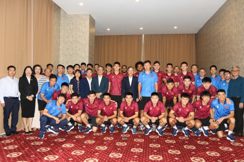 "ĐT Việt Nam nhận động lực tinh thần trước trận đấu với Lào" 5 ĐT Việt Nam nhận 'doping tinh thần' trước trận gặp Lào 743308