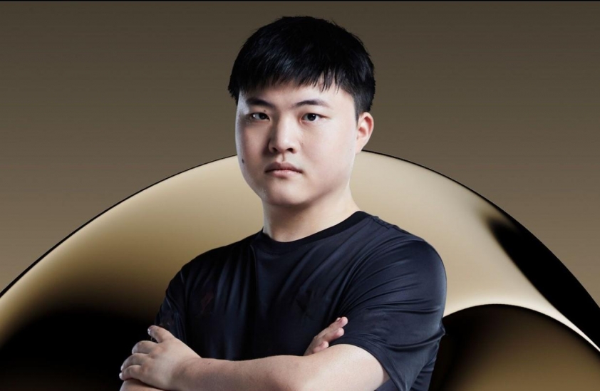 Uzi nhận tin