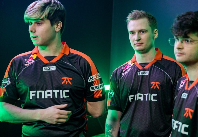 Tập thể Fnatic bị chính HLV