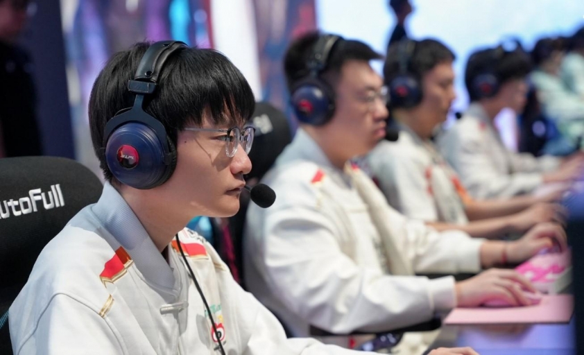 Mất vé MSI, cựu vương CKTG suy sụp tới mức nhập viện 647559