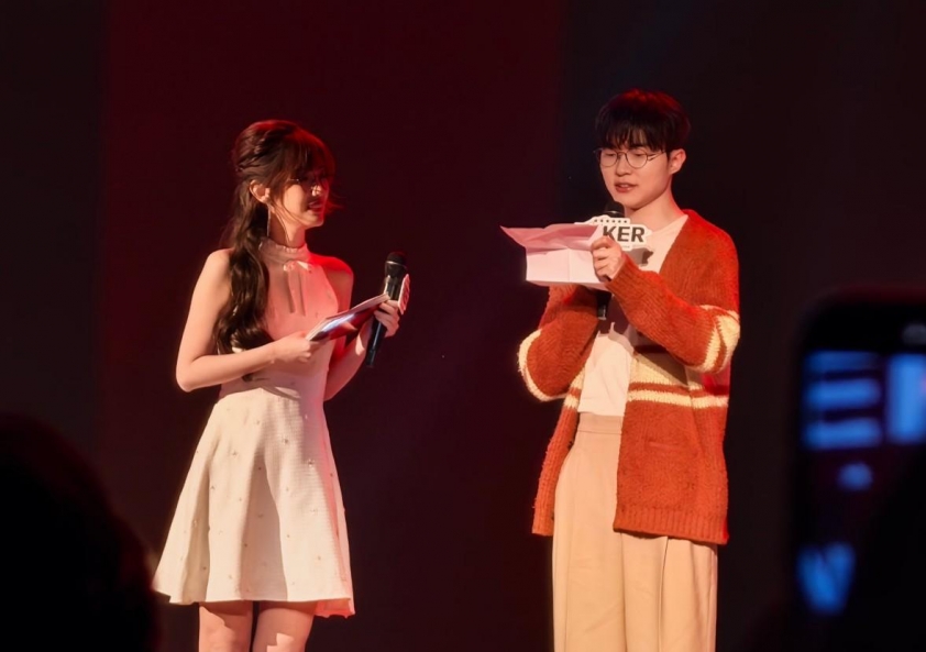 Nữ MC 'học bá' cũng phải choáng vì Faker 771169