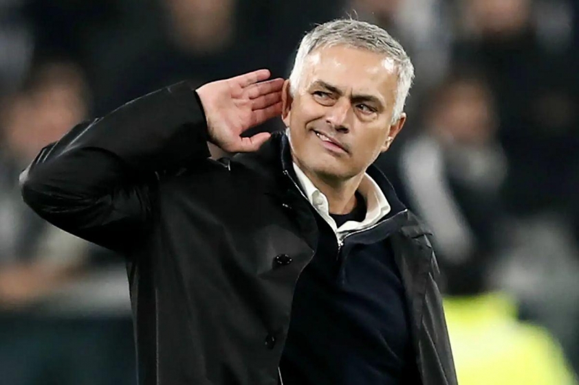 Học trò đi muộn 2 lần trong một ngày, Mourinho tặng ngay đồng hồ 541675