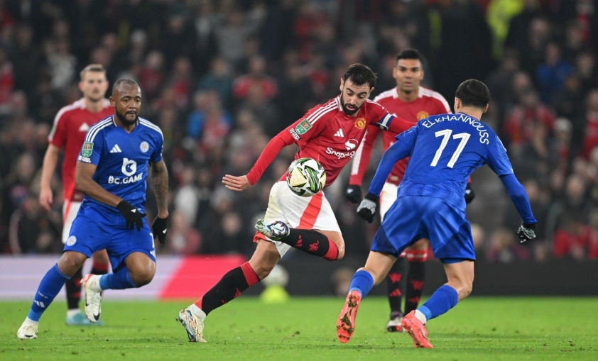 Man United Sáng Chói Dưới Sự Lãnh Đạo Tạm Quyền Của Van Nistelrooy, Nghiền Nát Leicester 5-2