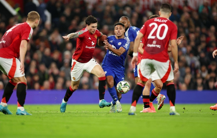 Man United Sáng Chói Dưới Sự Lãnh Đạo Tạm Quyền Của Van Nistelrooy, Nghiền Nát Leicester 5-2