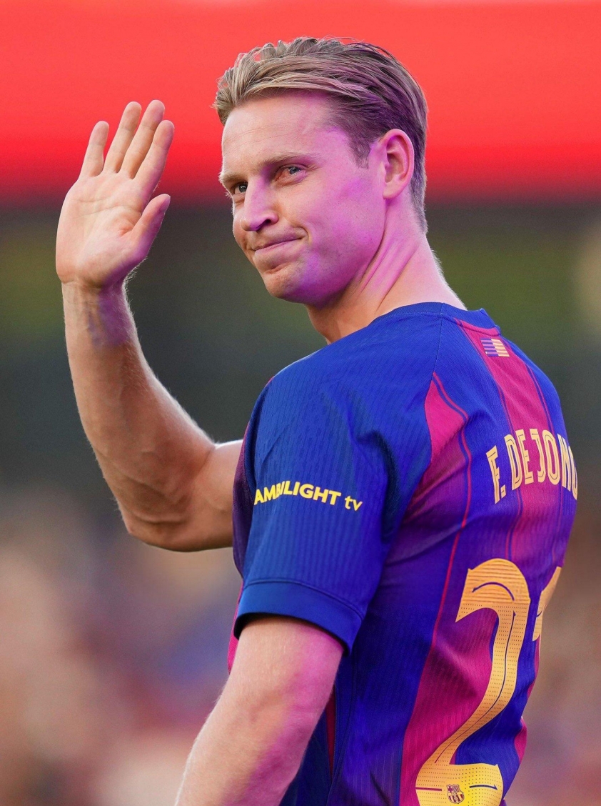 Barcelona quyết tâm giữ chân De Jong