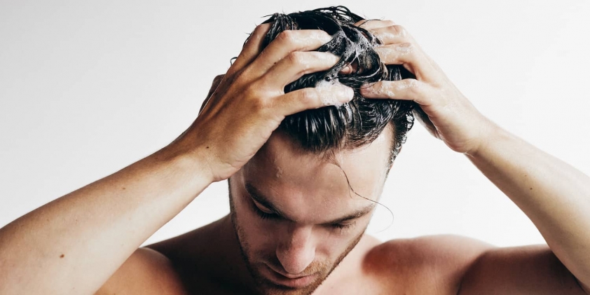 Nam giới có nên gội đầu thường xuyên