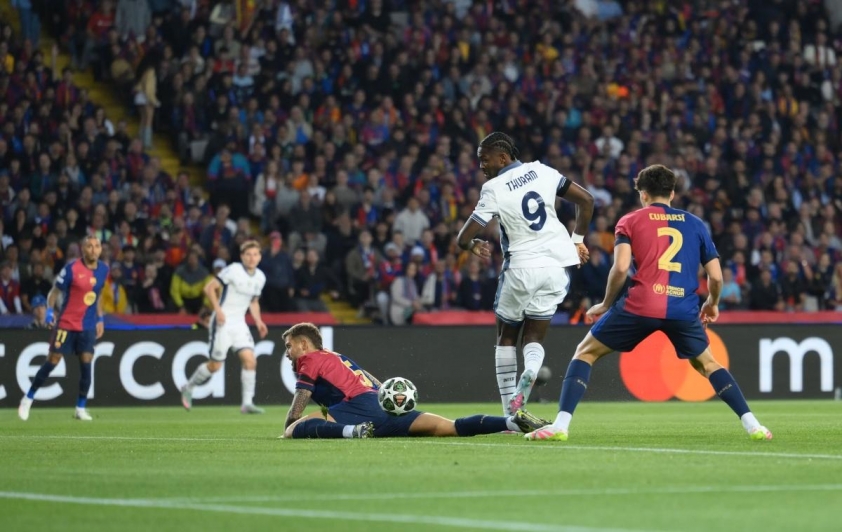 Một màn trình diễn đáng lo ngại của hàng thủ Barca. Nguồn: The Independent