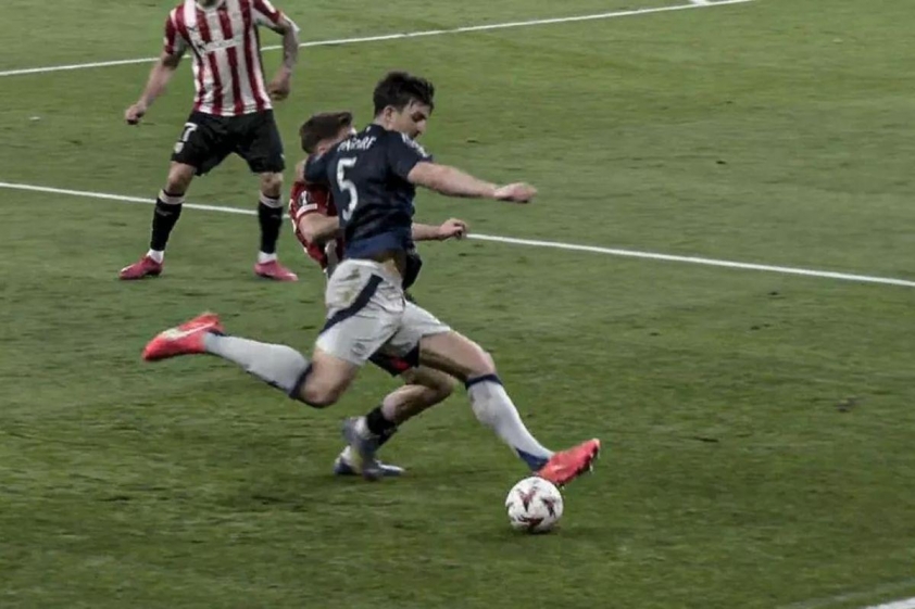Kỹ năng khéo léo của Harry Maguire đã giúp Man Utd ghi bàn mở tỷ số (Ảnh: ESPN)