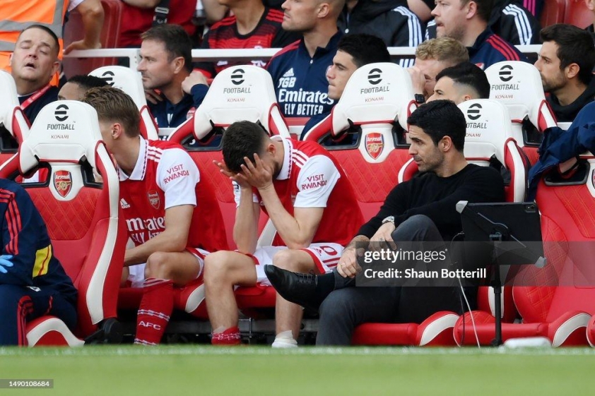 HLV Arteta cùng BLĐ Arsenal sẽ phải cân nhắc kỹ càng