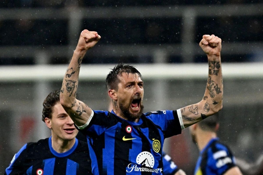 Acerbi ghi bàn gỡ hòa 3-3 cho Inter, đưa trận đấu vào hiệp phụ (Ảnh: Internet)