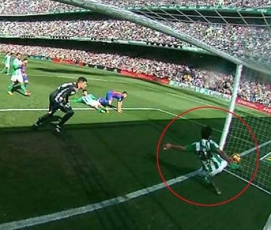 Alejandro Hernández Hernández từng từ chối bàn thắng của Messi dù nó qua vạch vôi 57cm, nhưng Real Madrid không đề cập đến chuyện này.