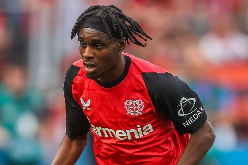 Mùa giải 2023/24, Frimpong ghi 14 bàn thắng và 10 kiến tạo, góp công lớn vào chức vô địch Bundesliga của Bayer Leverkusen.