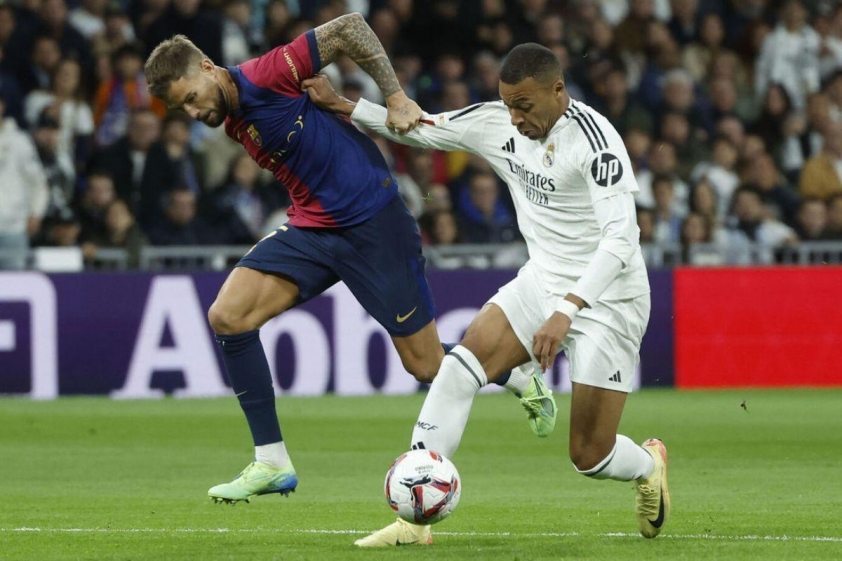 Trung vệ 33 tuổi là trụ cột hàng thủ của Barca mùa này khi anh ra sân 45 lần trên mọi đấu trường, ghi được 3 bàn thắng và 5 kiến tạo.