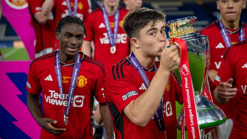 Harry Amass gây ấn tượng ngay khi vừa đến Man United. Nguồn: Manchester United