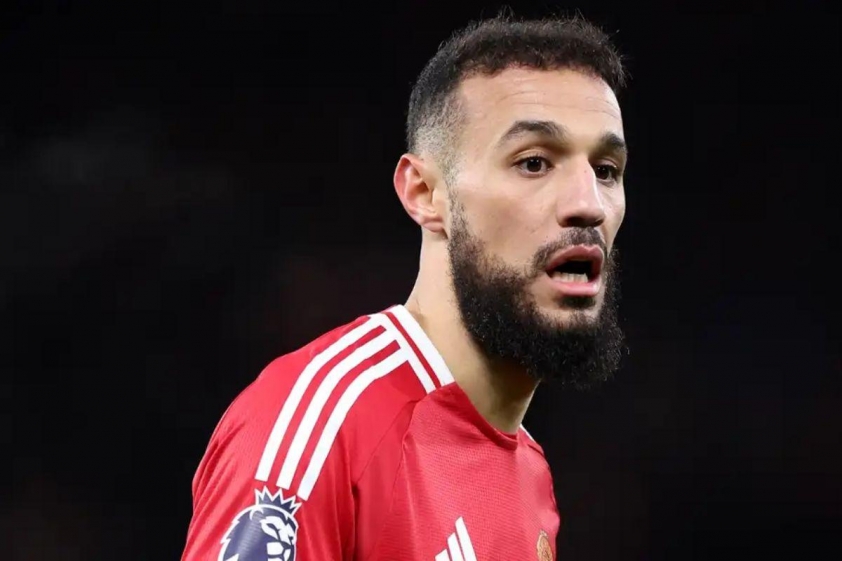 Mazraoui là một trong số các cầu thủ thi đấu cho MU nhiều nhất mùa này, anh ra sân 54 lần trên mọi đấu trường.