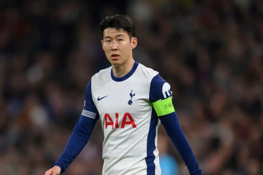 Hiện tại, Son Heung-Min (32 tuổi) đang là đội trưởng của Tottenham và là một trong những ngôi sao sáng giá nhất của bóng đá châu Á.