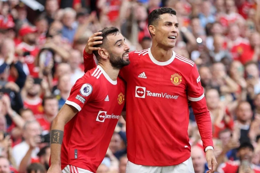 Những thành tích cá nhân của Cristiano Ronaldo tại Manchester đã được sánh ngang với người đồng hương của anh