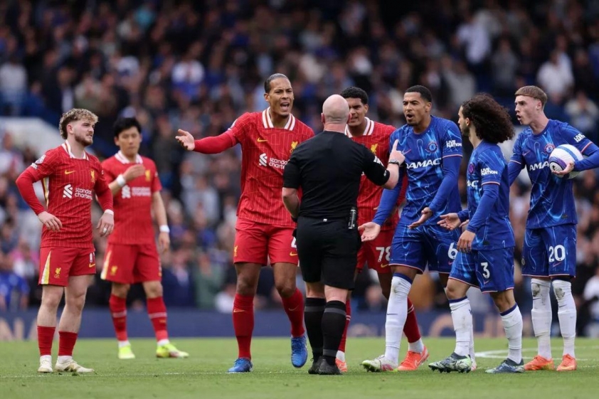 IFAB cho biết các quy tắc mới sẽ giúp bảo vệ trọng tài khỏi sự đe dọa trong những khoảnh khắc căng thẳng.