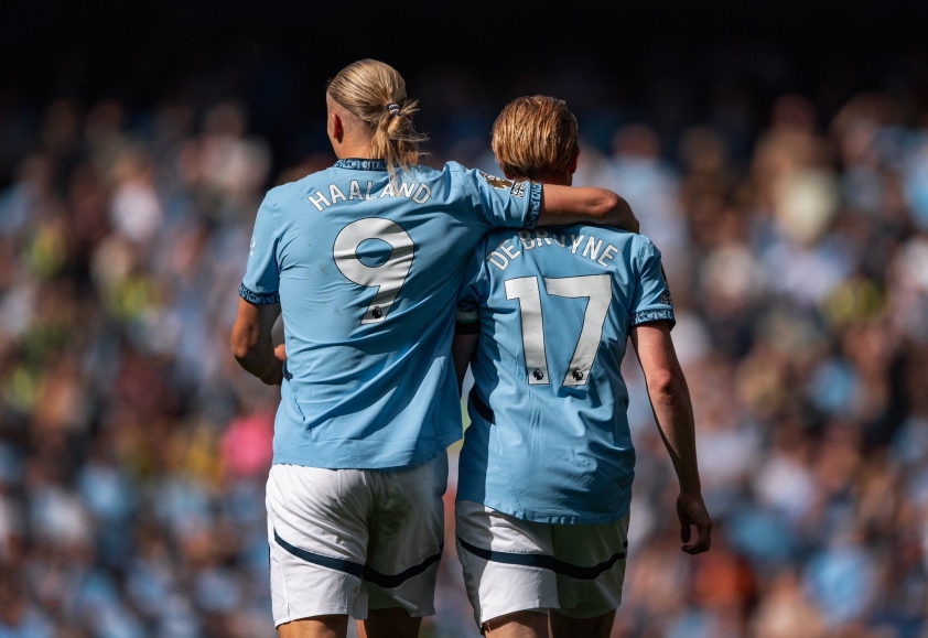 Mọi thứ sẽ rất khó khăn với Haaland khi vua kiến tạo KDB rời Man City vào hè năm nay (nguồn ảnh Twitter)