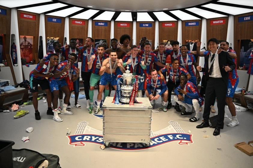 Đây là danh hiệu lớn đầu tiên trong lịch sử của Crystal Palace (nguồn ảnh Twitter)