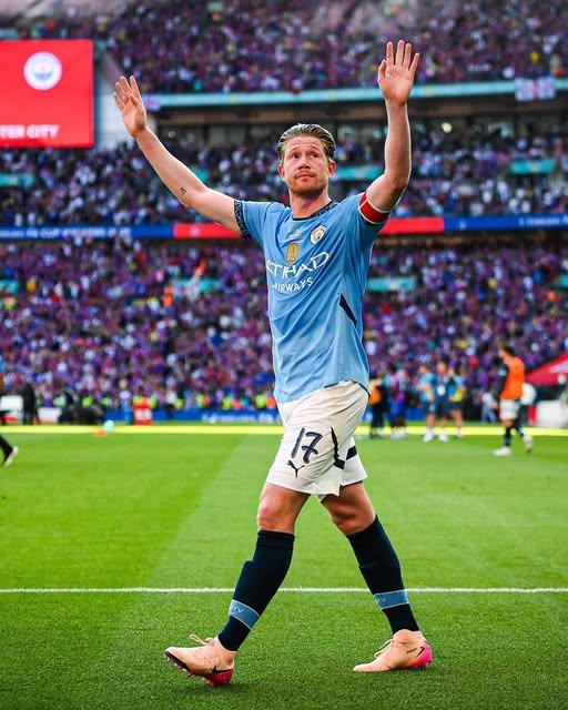 Kevin De Bruyne nhận được rất nhiều lời tri ân từ các cầu thủ và người hâm mộ. Ảnh: CLB