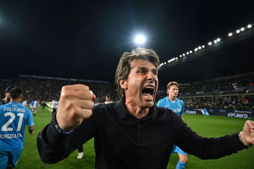 Antonio Conte “bực tức” vì bị cấm chỉ đạo ở vòng cuối Serie A.