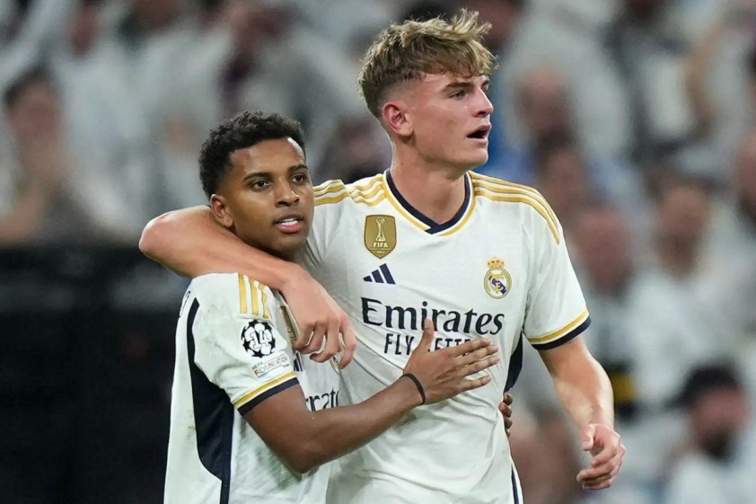 Mùa 2023/24, Nico Paz đã ra sân 5 lần tại La Liga và C1 cho Real, anh ghi 1 bàn thắng.