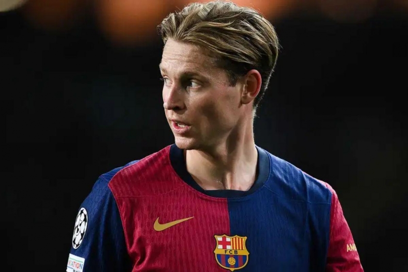 De Jong ra sân 45 trận cho Barca mùa này, ghi dấu ấn với 2 bàn thắng và 2 kiến tạo.
