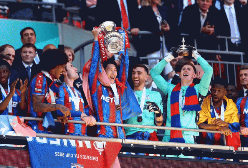 Daichi Kamada vô địch FA Cup cùng Crystal Palace