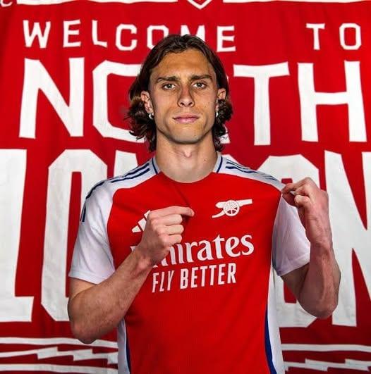 Calafiori được kỳ vòng sẽ sớm trở thành trụ cột trong hàng phòng ngự của Arsenal. Ảnh: CLB