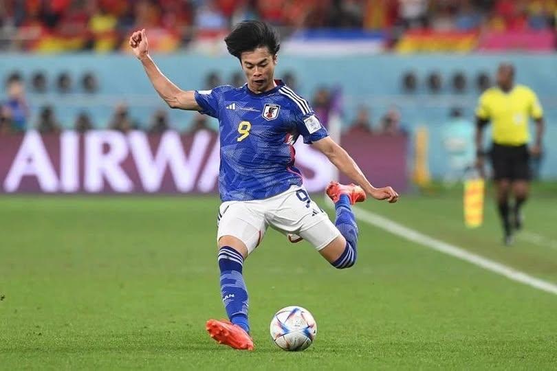 Môi trường quen thuộc tại ngoại hạng Anh cùng lối chơi mà Mikel Arteta đang xây dựng chính là những điểm Arsenal có thể thuyết phuc được Mitoma. Ảnh: JFA