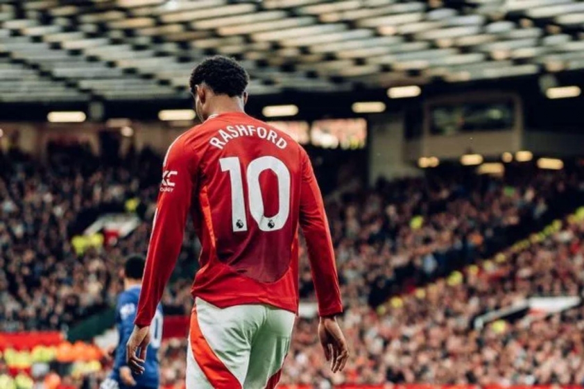 Cầu thủ người Brazil sẽ kế thừa áo số 10 của Marcus Rashford.